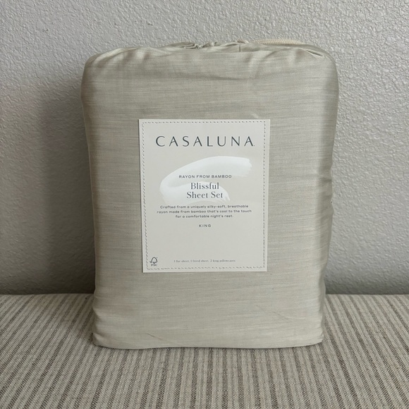 NWT King 400 Thread Count Rayon from Bamboo Sheet Set Light Olive Green Casaluna - Picture 1 of 7